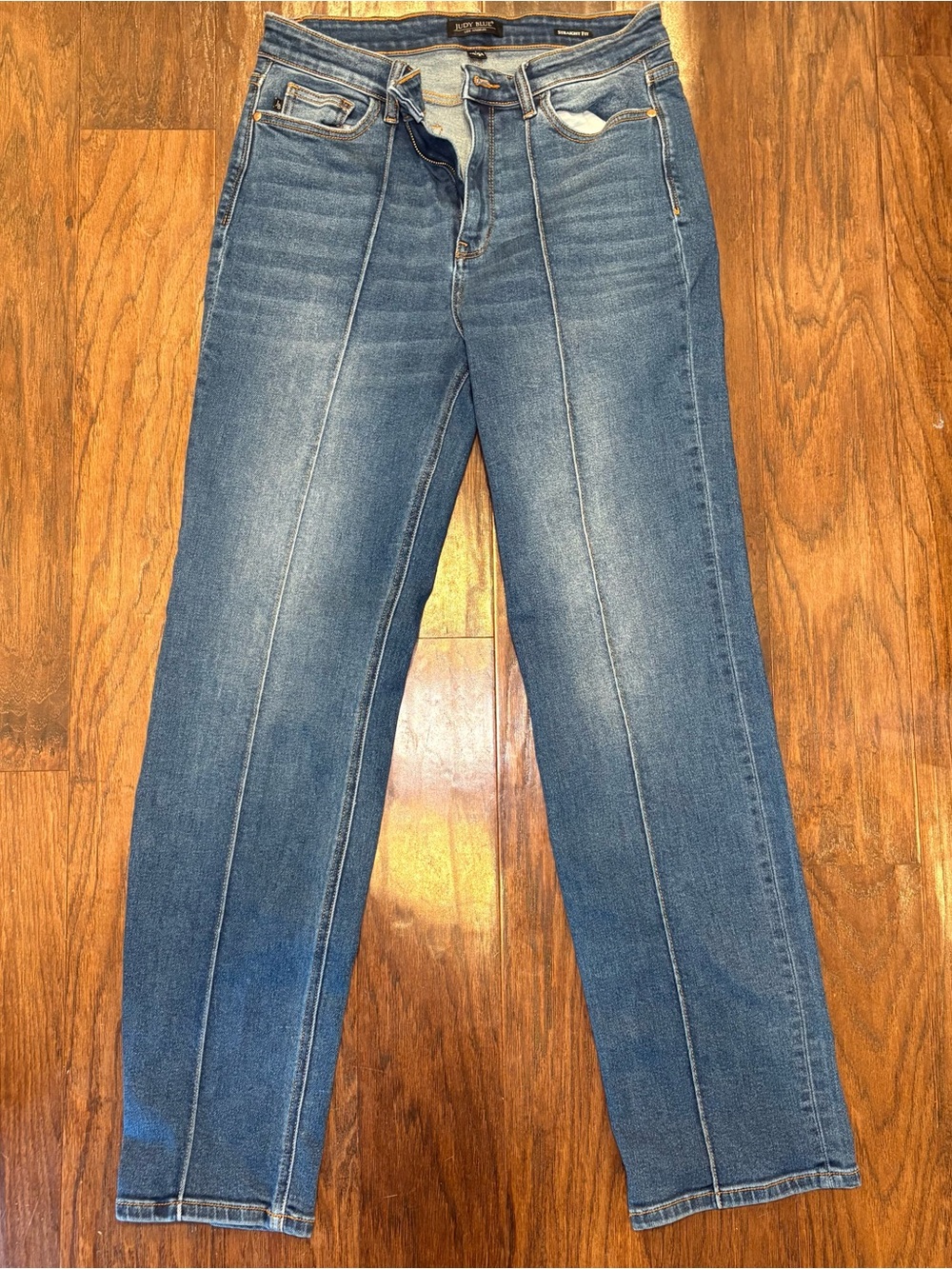 Judy Blue Straight Leg Jeans in Mid Blue Wash